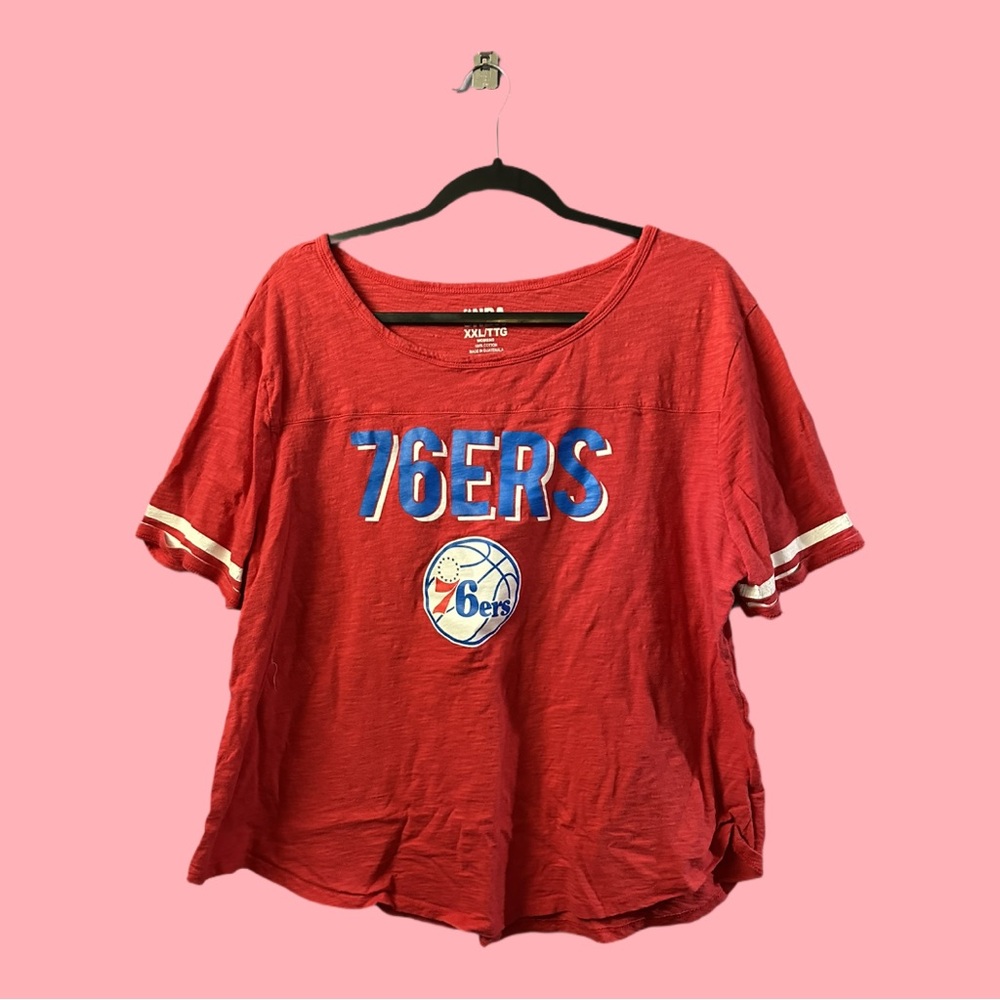 EUC Philadelphia Red 76ers Throwback Graphic T-Shirt Sz XXL NBA